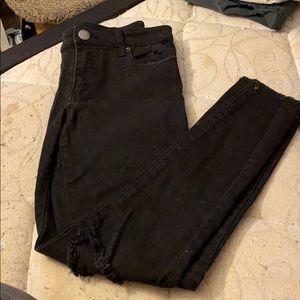 black ripped skinny jeans